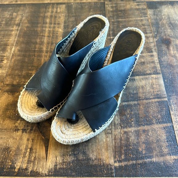 VINCE Black Leather Crossover Toe Strap Espadrilles - Picture 2 of 12